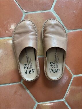 VIBA Leather Slip-On Clogs in Fawn Tan